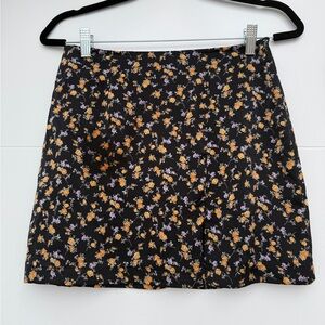 Forever 21 Black Floral Mini Skirt Ditsy Print A-Line Skirt w/ Trendy Flowers M